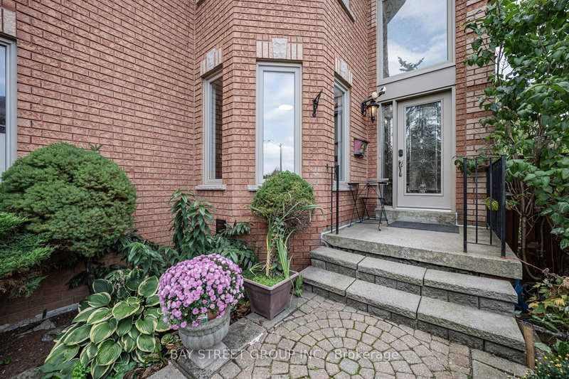 2524 Paula Crt, Mississauga, L5K 2R5 | Image 3