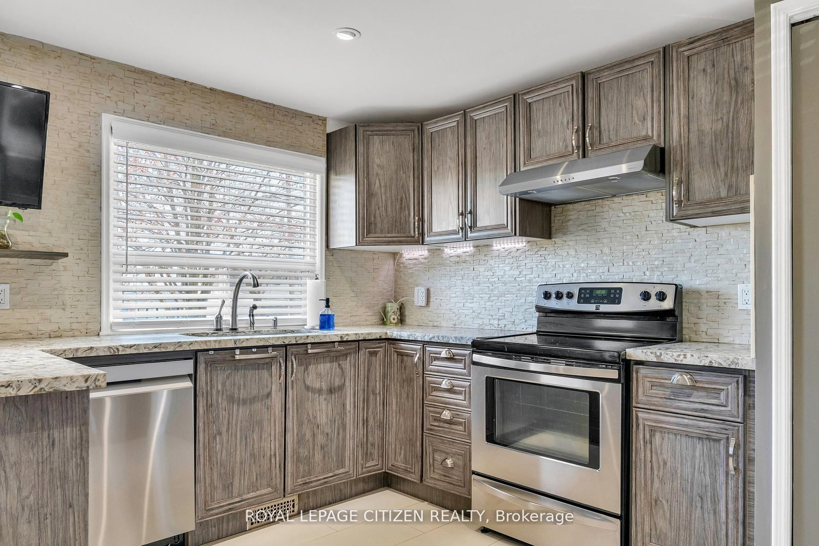 Semi-Detached House sold at 7567 Wildfern Drive, Mississauga, Ontario, L4T 3P7 - Malton - MLS: W12598808