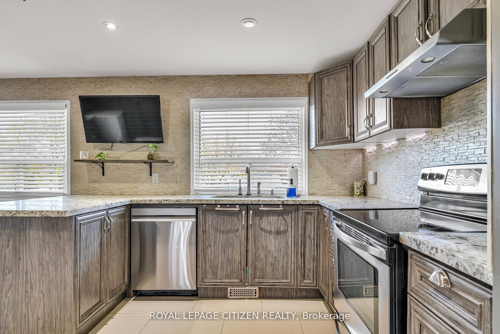 Semi-Detached House sold at 7567 Wildfern Drive, Mississauga, Ontario, L4T 3P7 - Malton - MLS: W12598808