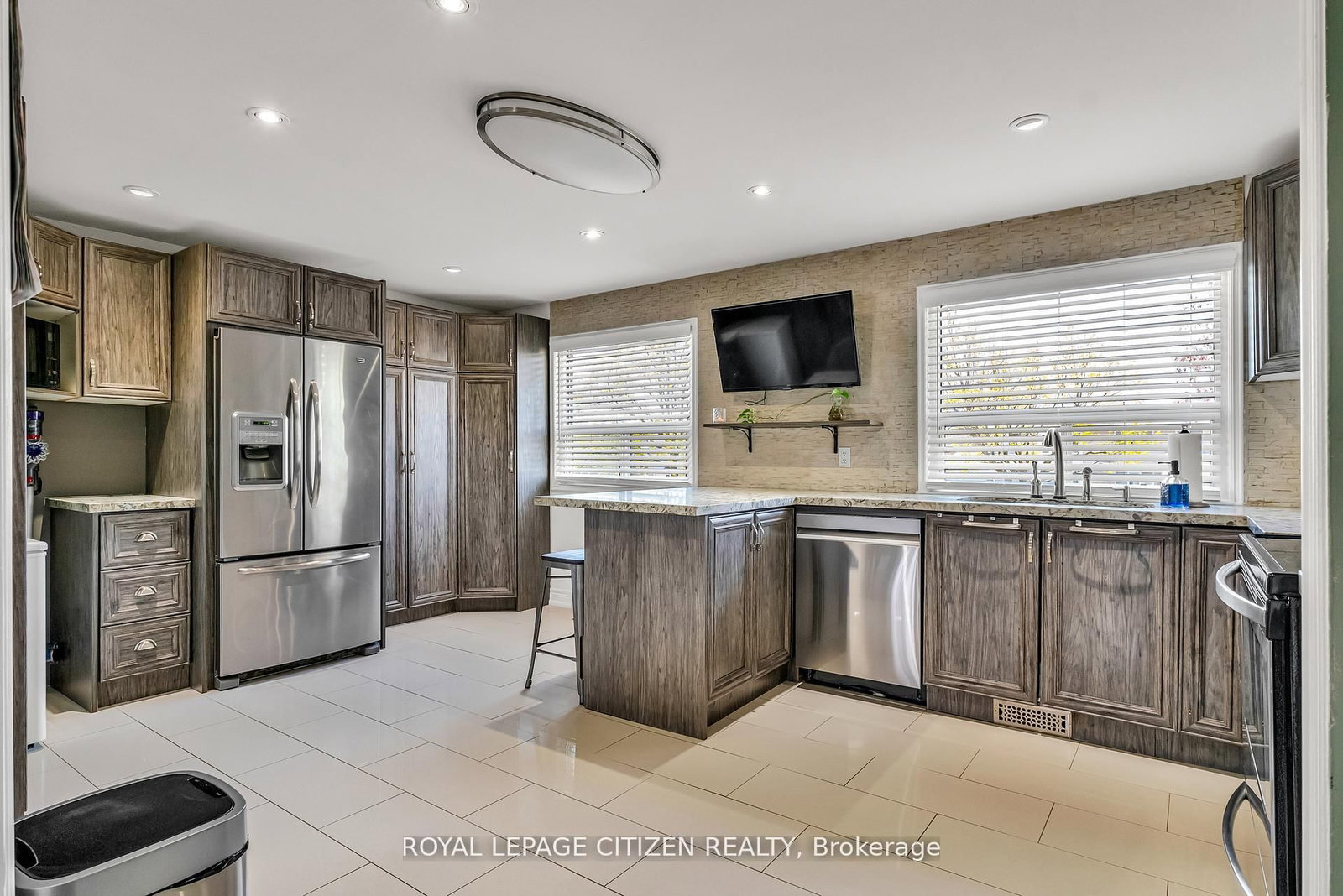 Semi-Detached House sold at 7567 Wildfern Drive, Mississauga, Ontario, L4T 3P7 - Malton - MLS: W12598808