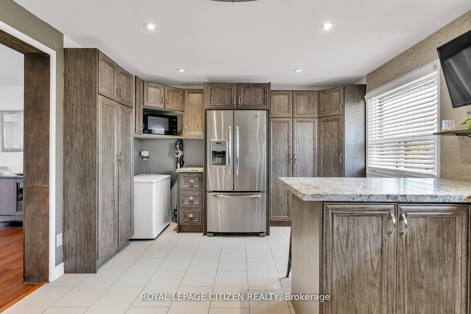 Semi-Detached House sold at 7567 Wildfern Drive, Mississauga, Ontario, L4T 3P7 - Malton - MLS: W12598808