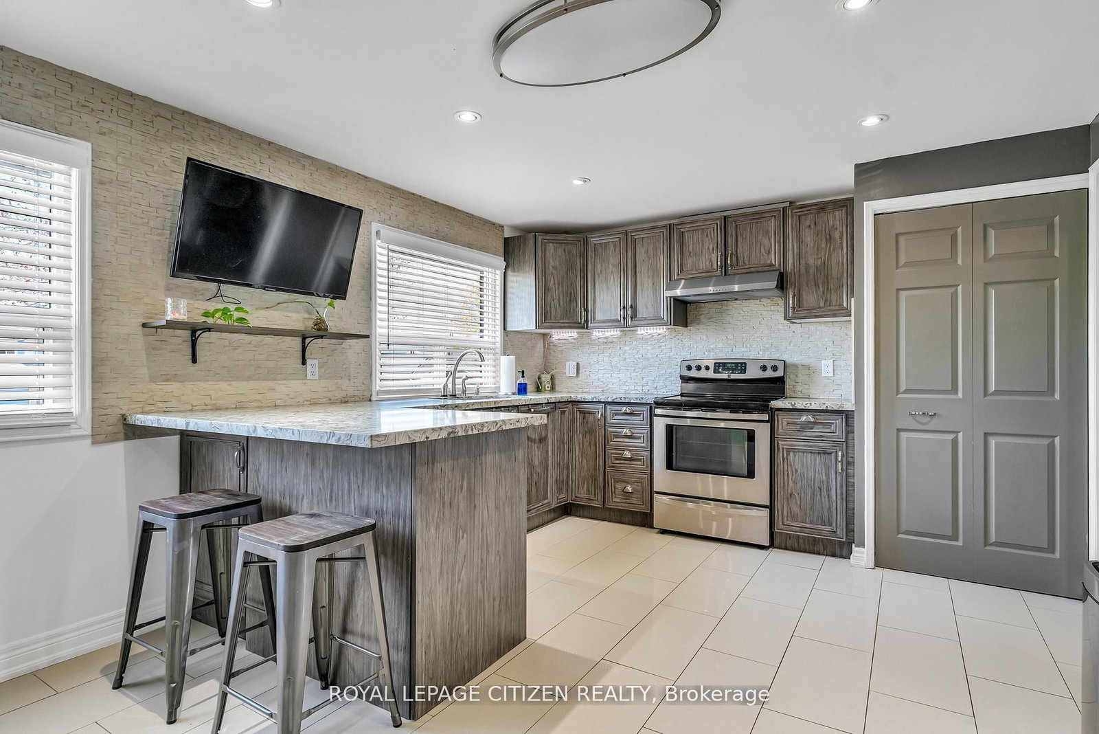 Semi-Detached House sold at 7567 Wildfern Drive, Mississauga, Ontario, L4T 3P7 - Malton - MLS: W12598808