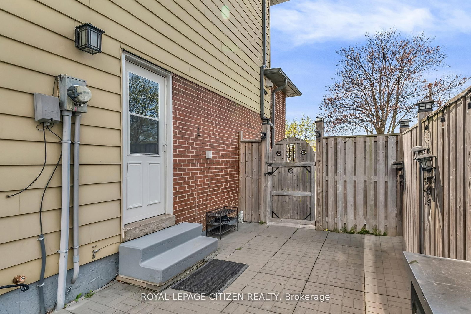 Semi-Detached House sold at 7567 Wildfern Drive, Mississauga, Ontario, L4T 3P7 - Malton - MLS: W12598808