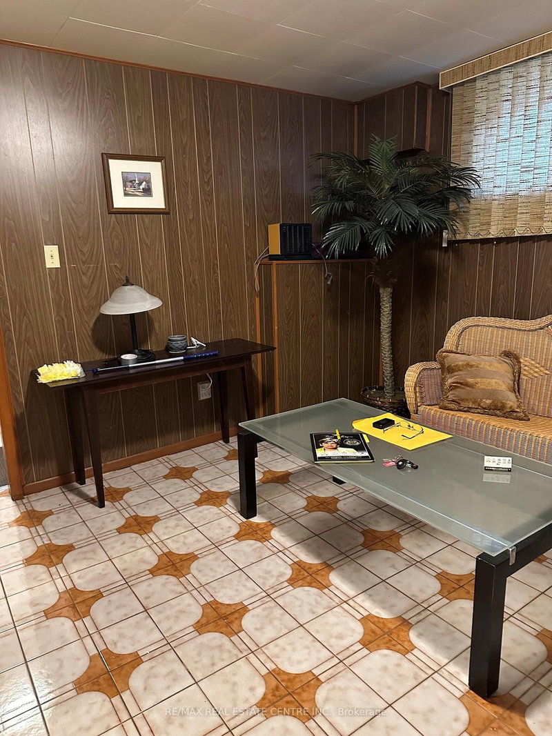 82 Sharpecroft Blvd, Toronto, M3J 1P4 | Image 3