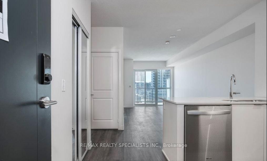 15 Watergarden Drive, Unit 507 - Photo 3