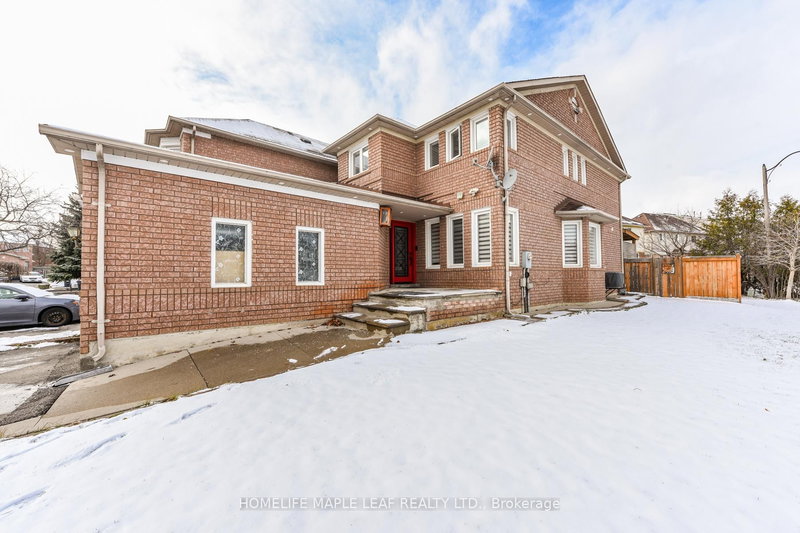 100 Alaskan Summit Crt W, Brampton, L6R 1N9 | Image 2
