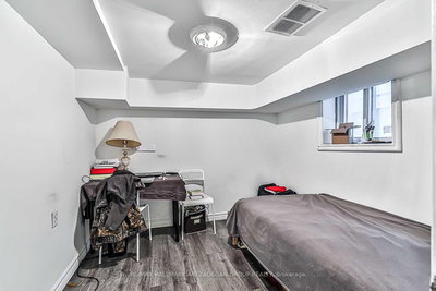 Lower-75 Fairfield Avenue, Toronto, Ontario image-0-2