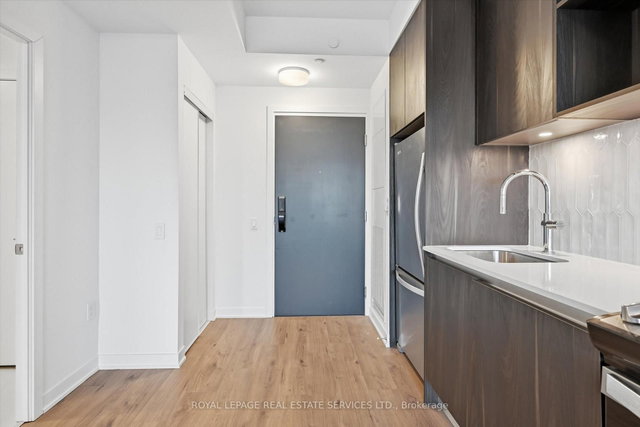 603 - 395 Dundas Street W