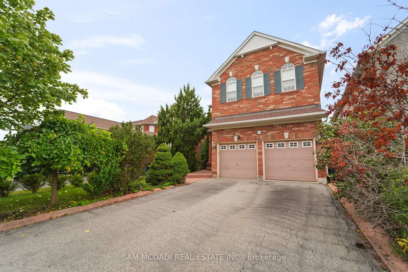 3619 Waterfall Cres, Mississauga, L5N 8G8 | Image 2