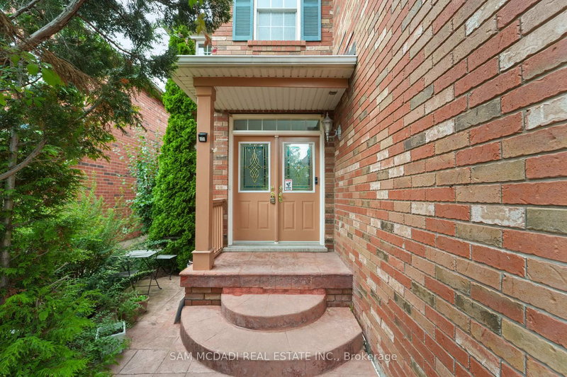3619 Waterfall Cres, Mississauga, L5N 8G8 | Image 3