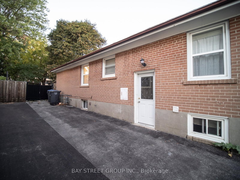 Lower - 56 Corby Cres, Brampton, L6Y 1H1 | Image 2