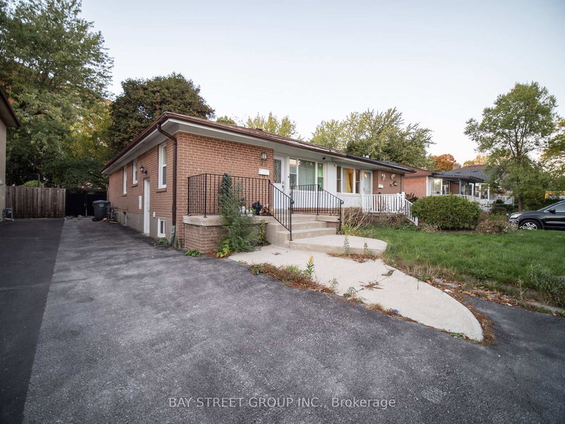 Lower - 56 Corby Cres, Brampton, L6Y 1H1 | Image 3
