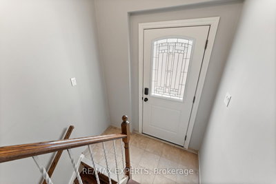 Lower-100 Hesp Drive, Caledon, Ontario image-0-3