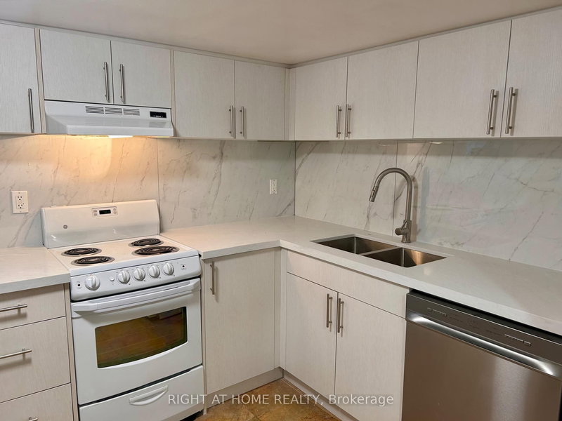 B - 1039 Ossington Ave, Toronto, M6G 3V9 | Image 3