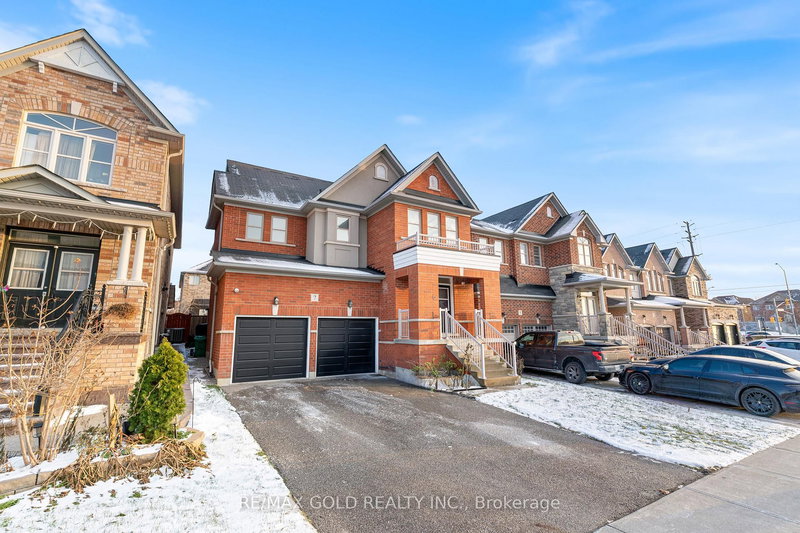 7 Gardenbrooke Tr, Brampton, L6P 3L1 | Image 2