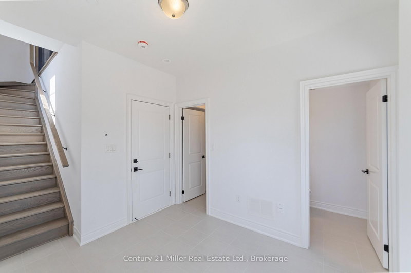 42 - 2140 Trafalgar Rd, Oakville, L6H 8A5 | Image 3