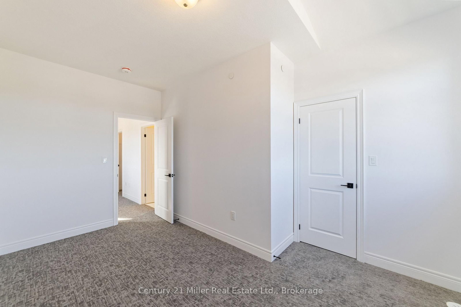 2140 Trafalgar Road • #42 • Oakville, ON photo 31