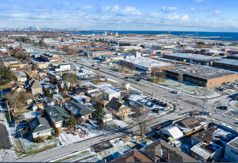 825-827 Lakeshore Rd E, Mississauga, L5E 1C9 | Image 3