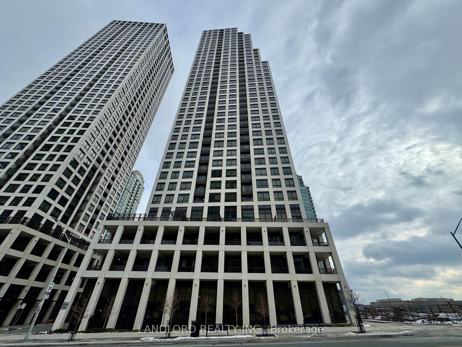 36 Elm Drive W, Unit 502 - Photo 18