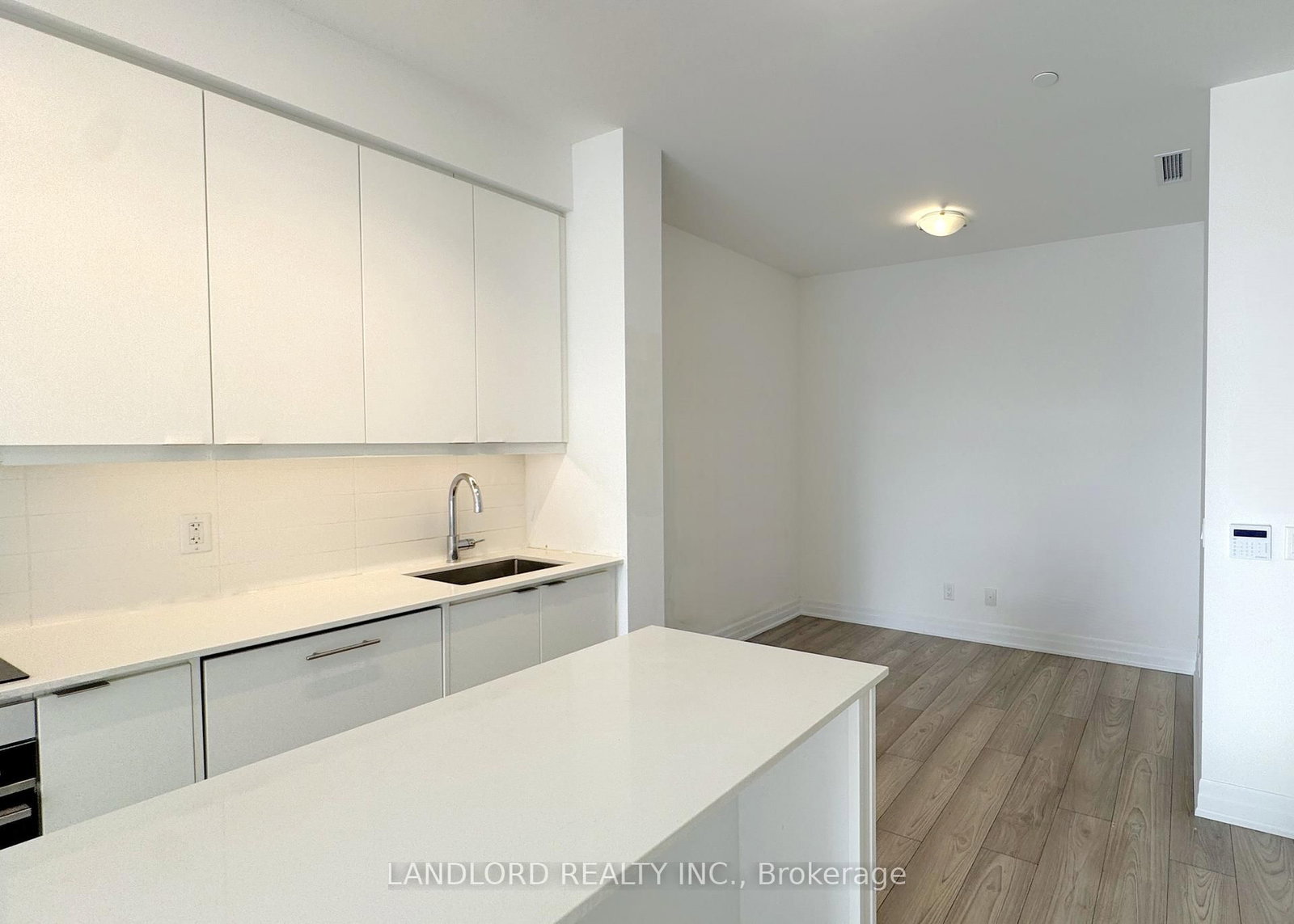 36 Elm Drive W, Unit 502 - Photo 3