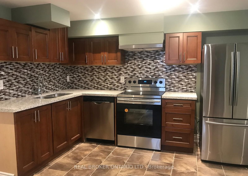 Lower 1 - 926 Flagship Dr, Mississauga, L4Y 2J4 | Image 2