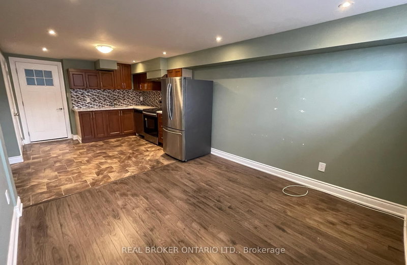 Lower 1 - 926 Flagship Dr, Mississauga, L4Y 2J4 | Image 3