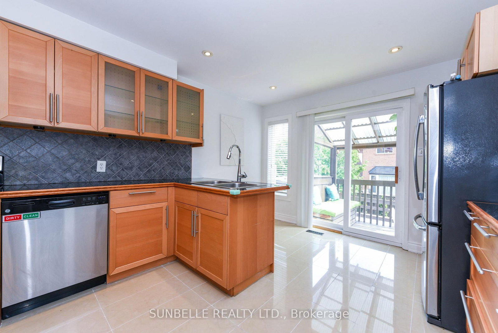 Listing Image 12