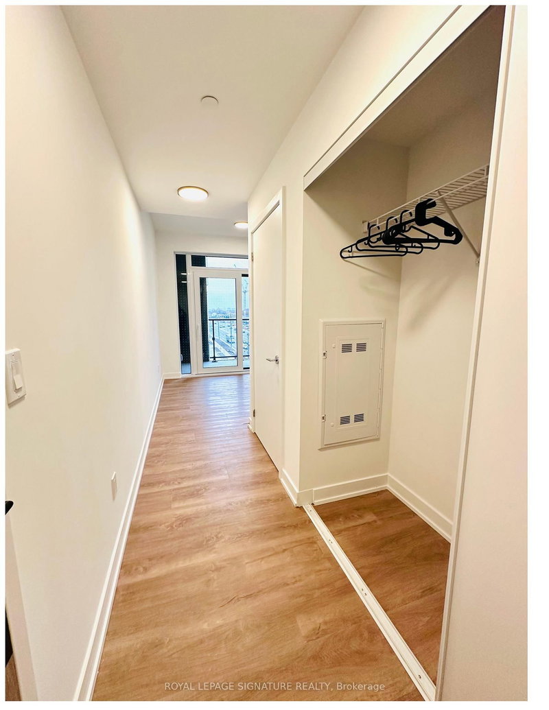 home for lease on 431-1007 The Queensway null