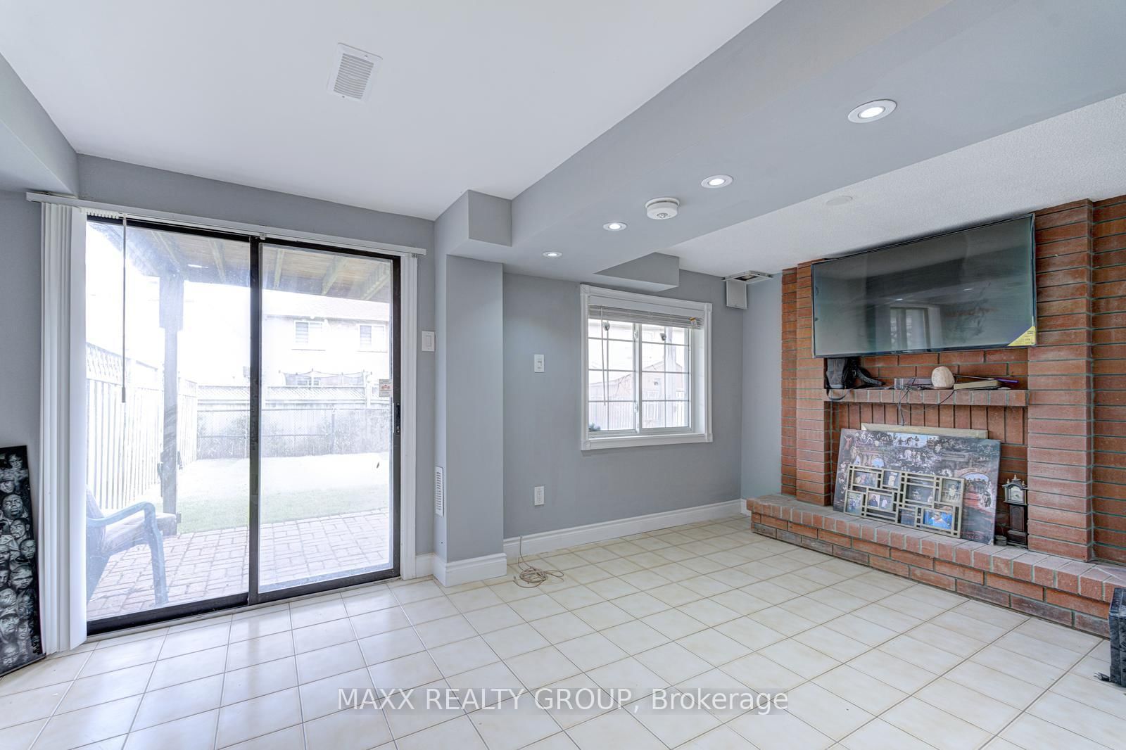 Semi-Detached House for sale at 109 Woodsend Ru, Brampton, Ontario, L6Y 4H7 - Fletcher's Creek South - MLS: W12615184