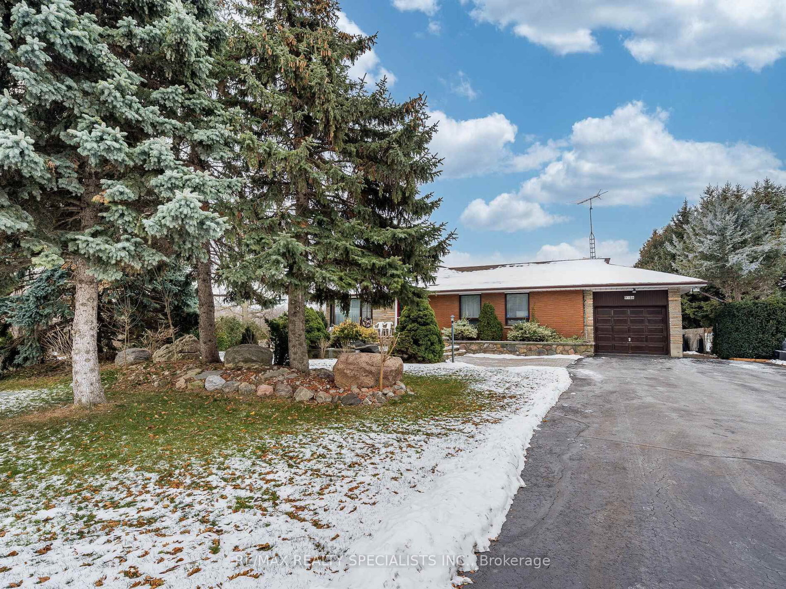 9186 Goreway Drive - Photo 10