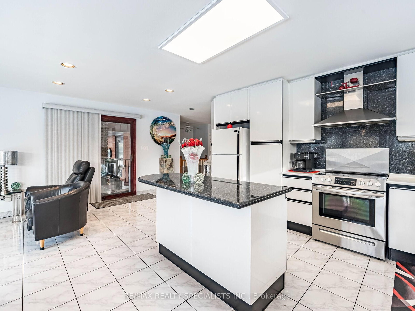 9186 Goreway Drive - Photo 12