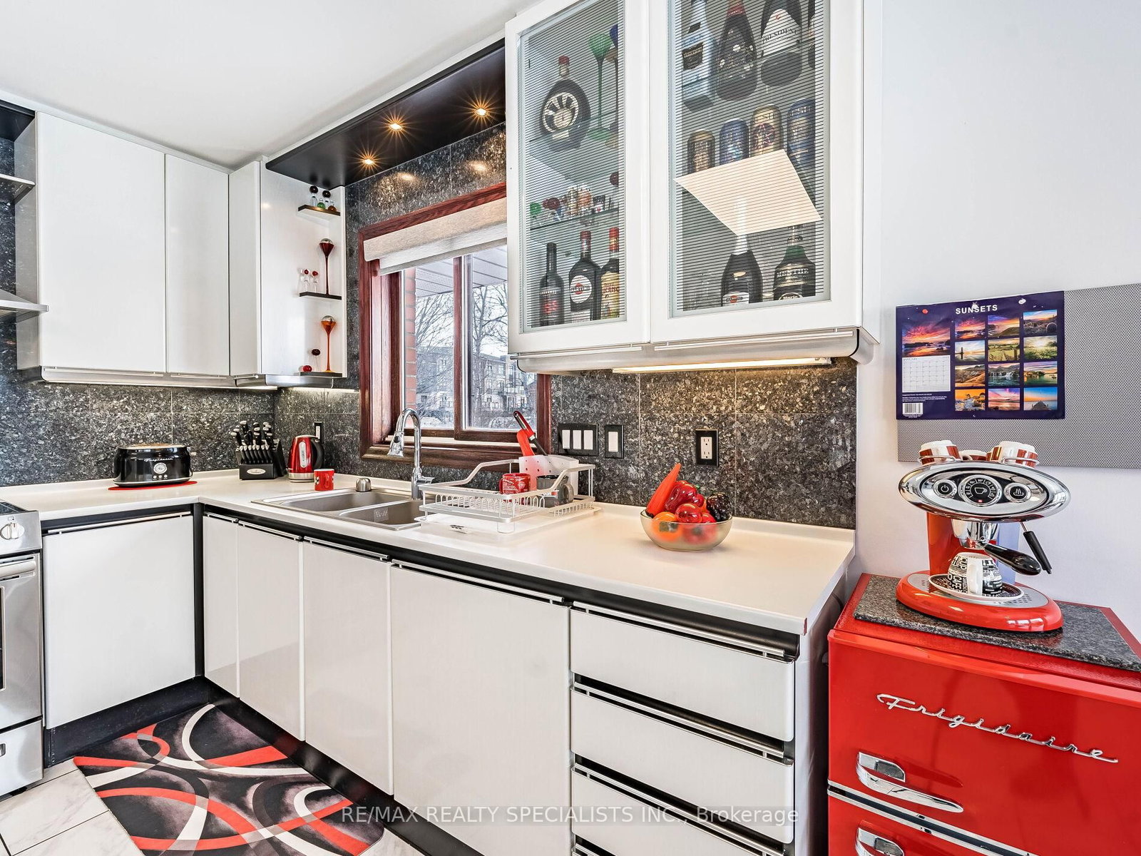 9186 Goreway Drive - Photo 13