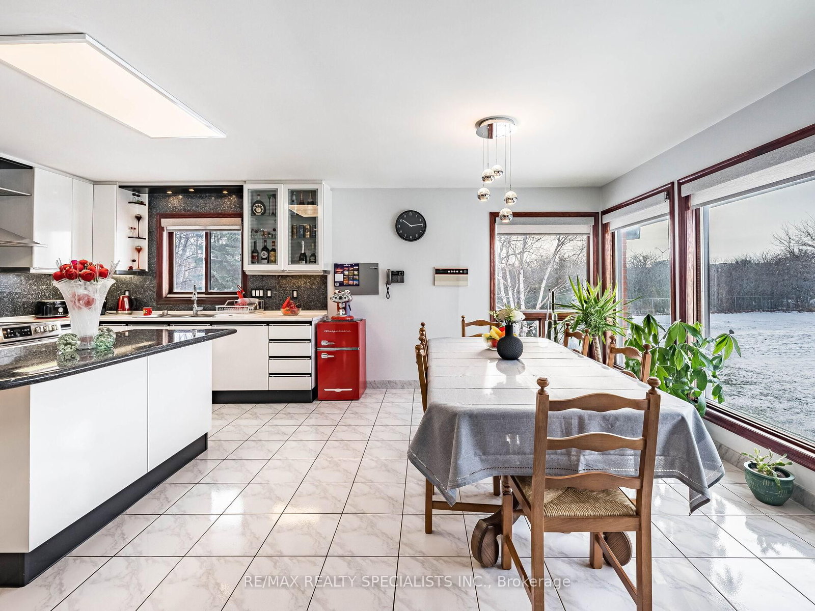 9186 Goreway Drive - Photo 16