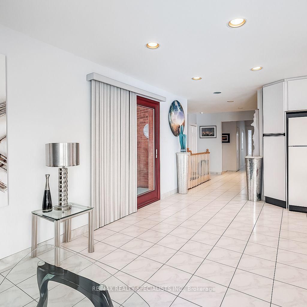 9186 Goreway Drive - Photo 17