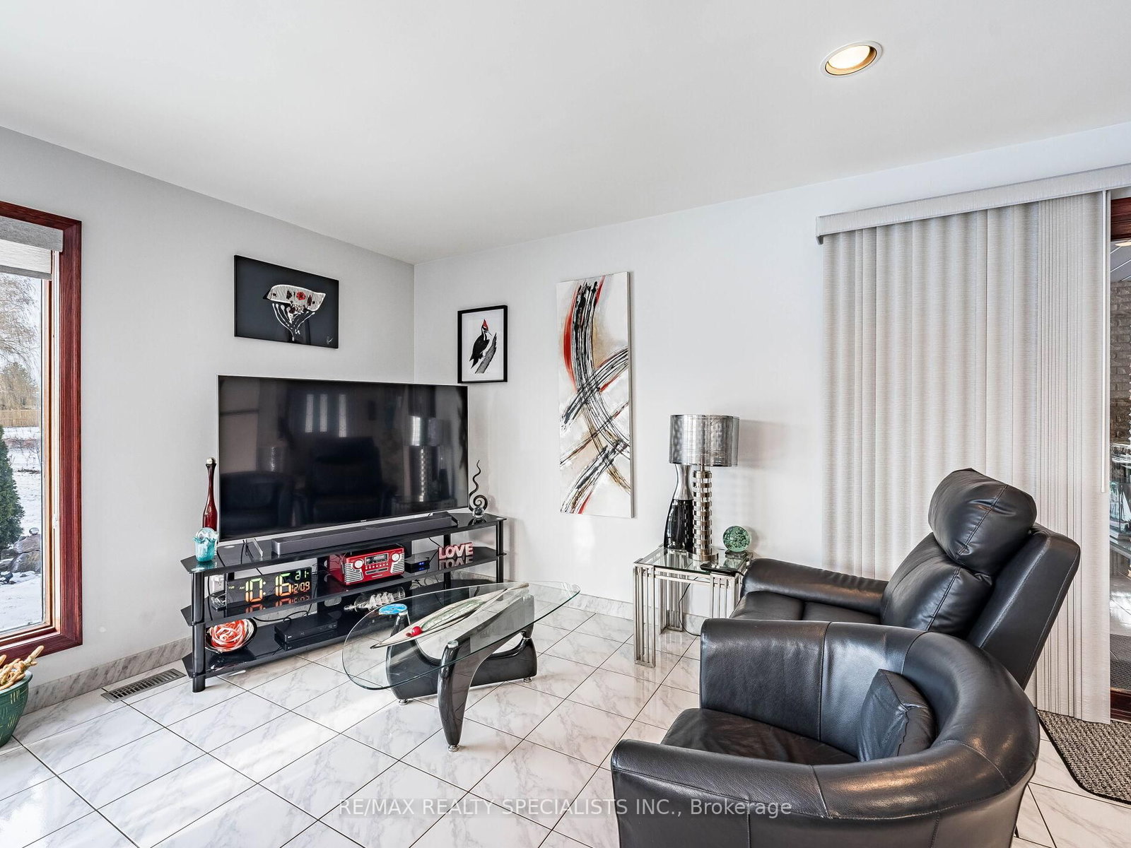 9186 Goreway Drive - Photo 18