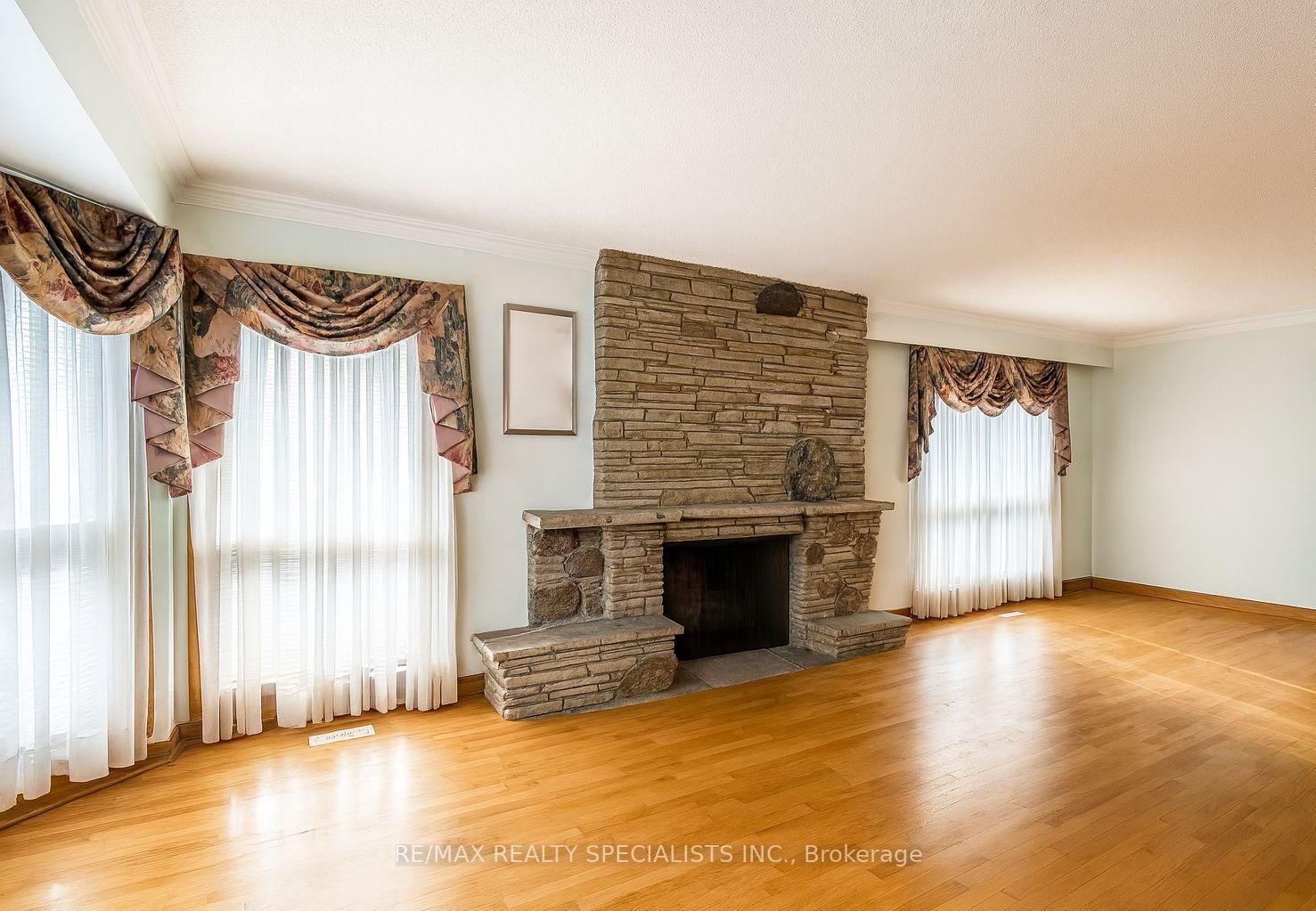 9186 Goreway Drive - Photo 19