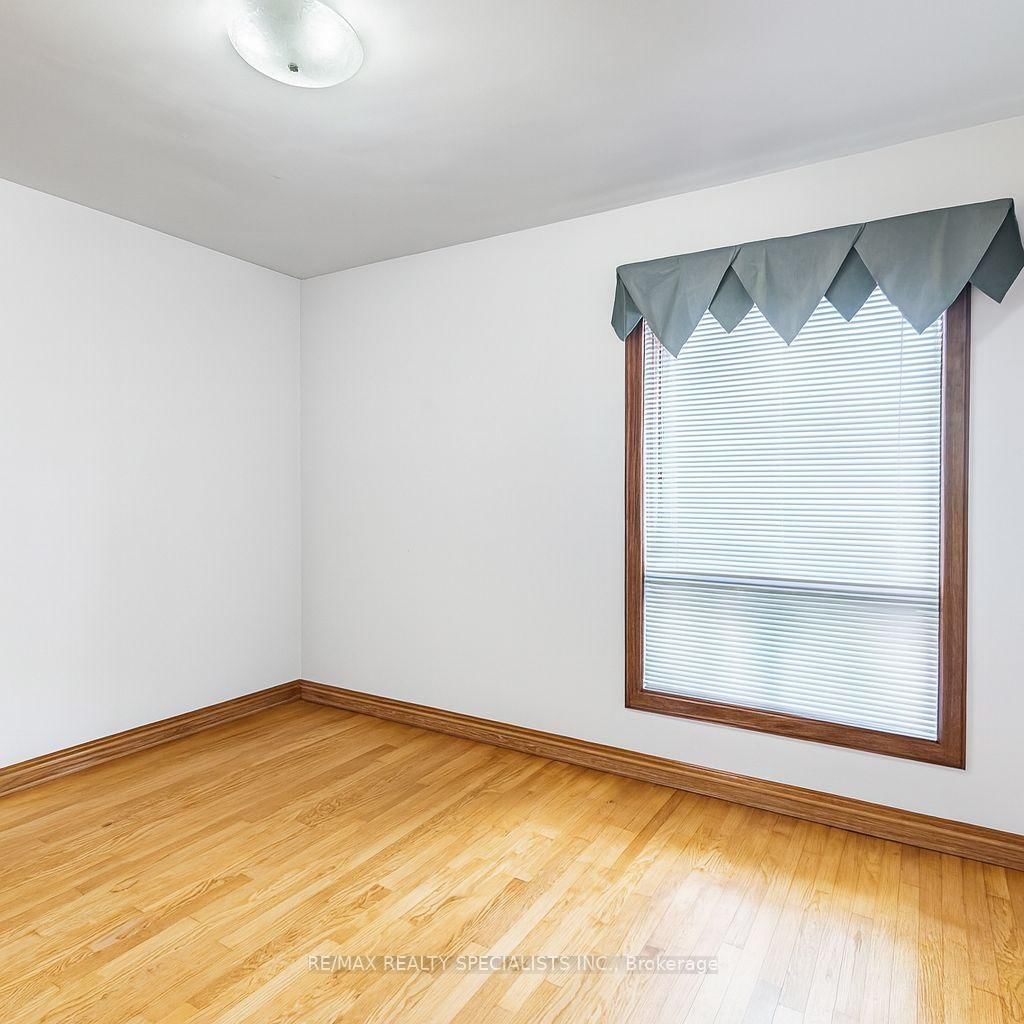 9186 Goreway Drive - Photo 23