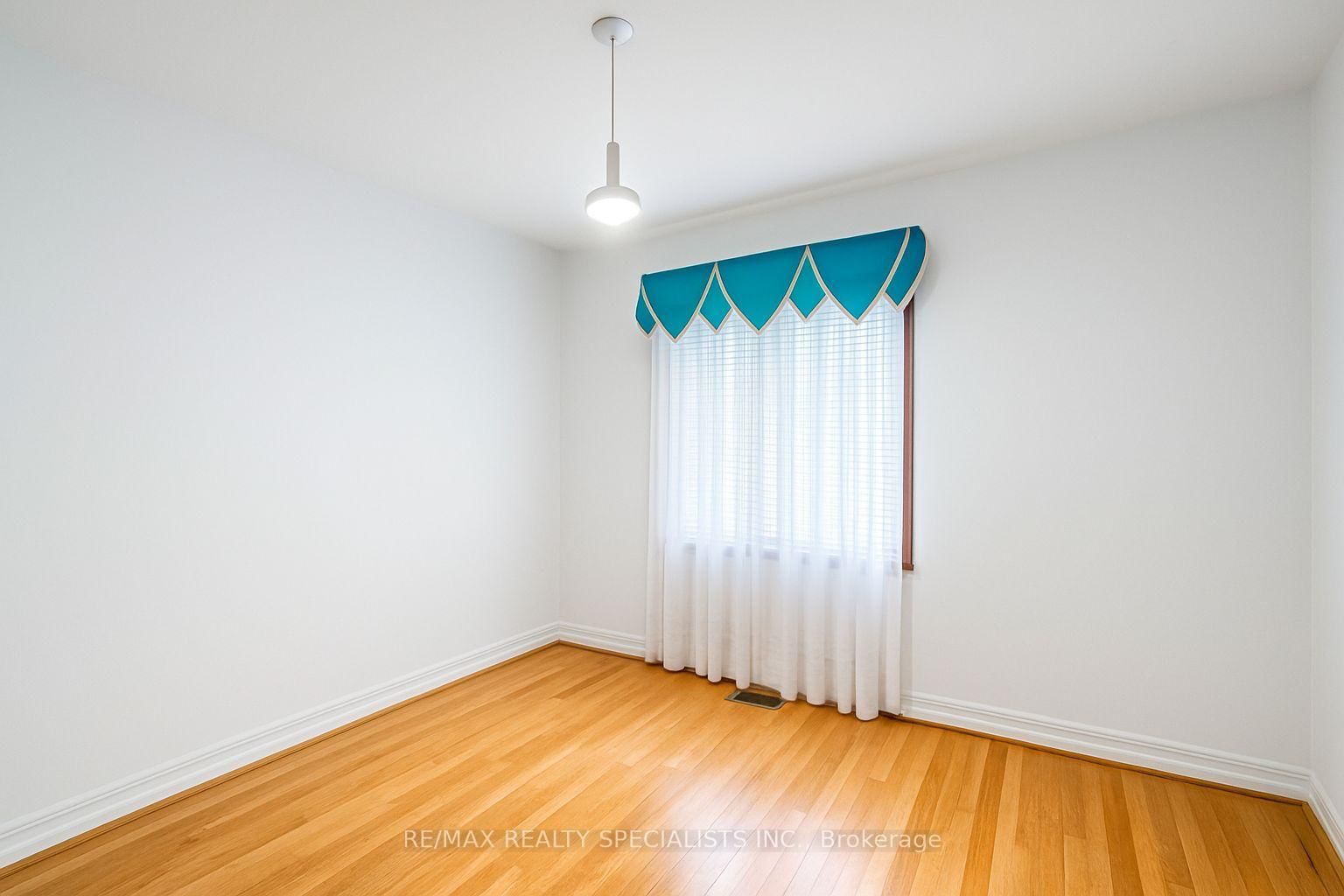 9186 Goreway Drive - Photo 24