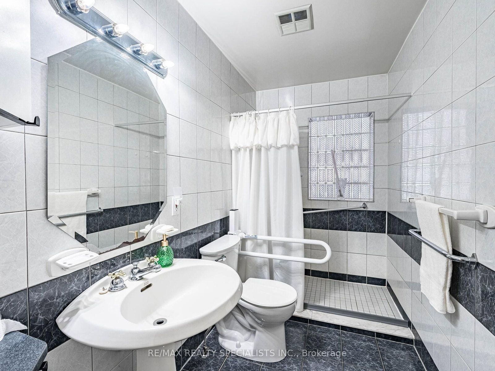 9186 Goreway Drive - Photo 28