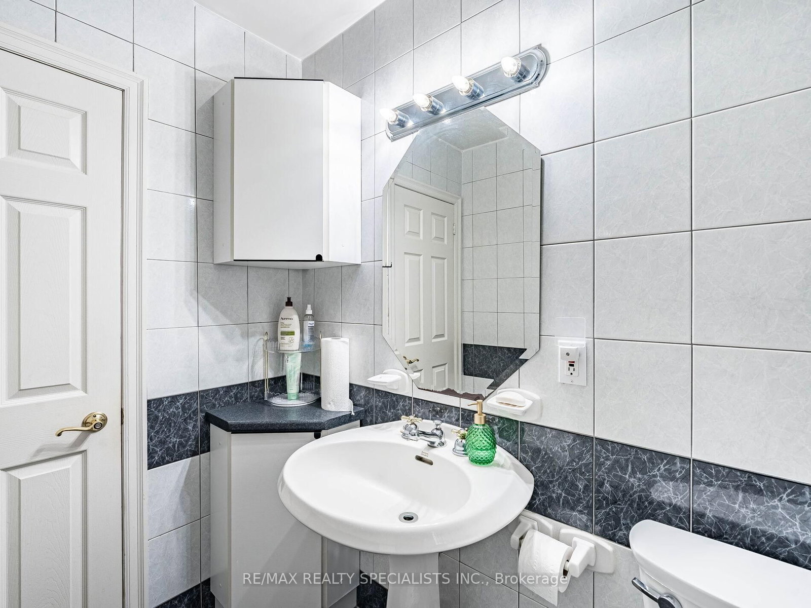 9186 Goreway Drive - Photo 29