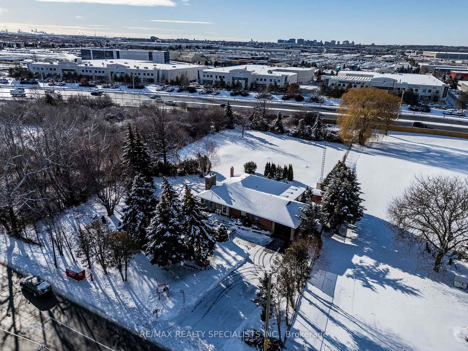 9186 Goreway Drive - Photo 3