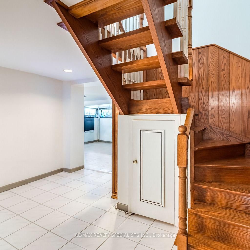 9186 Goreway Drive - Photo 31