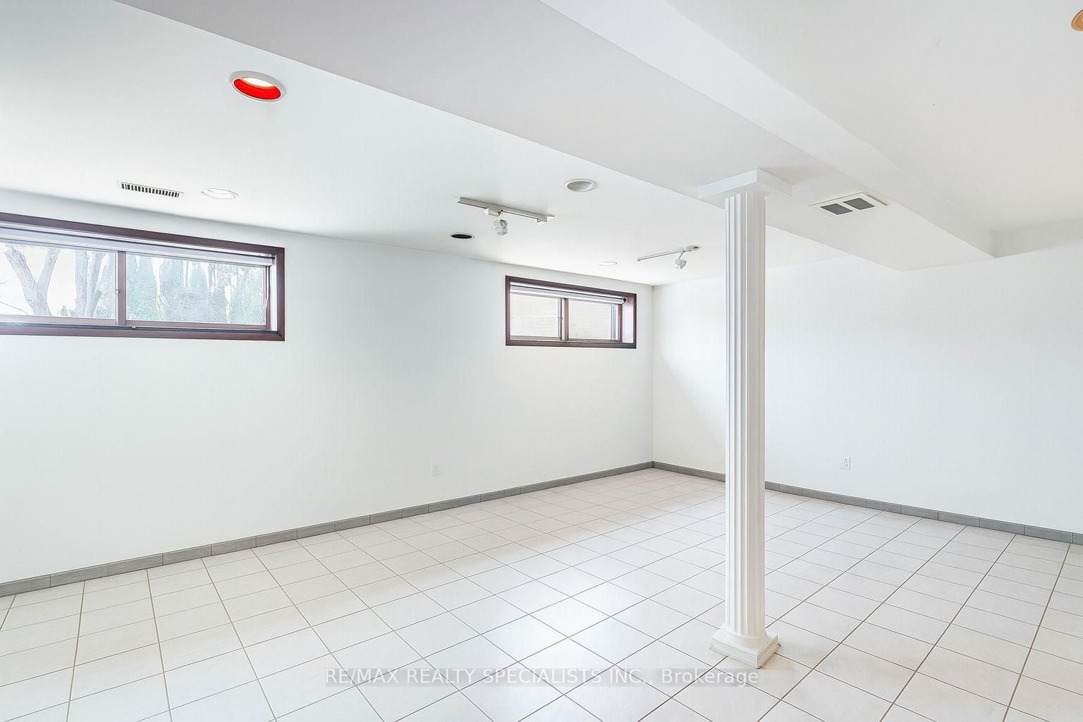 9186 Goreway Drive - Photo 33