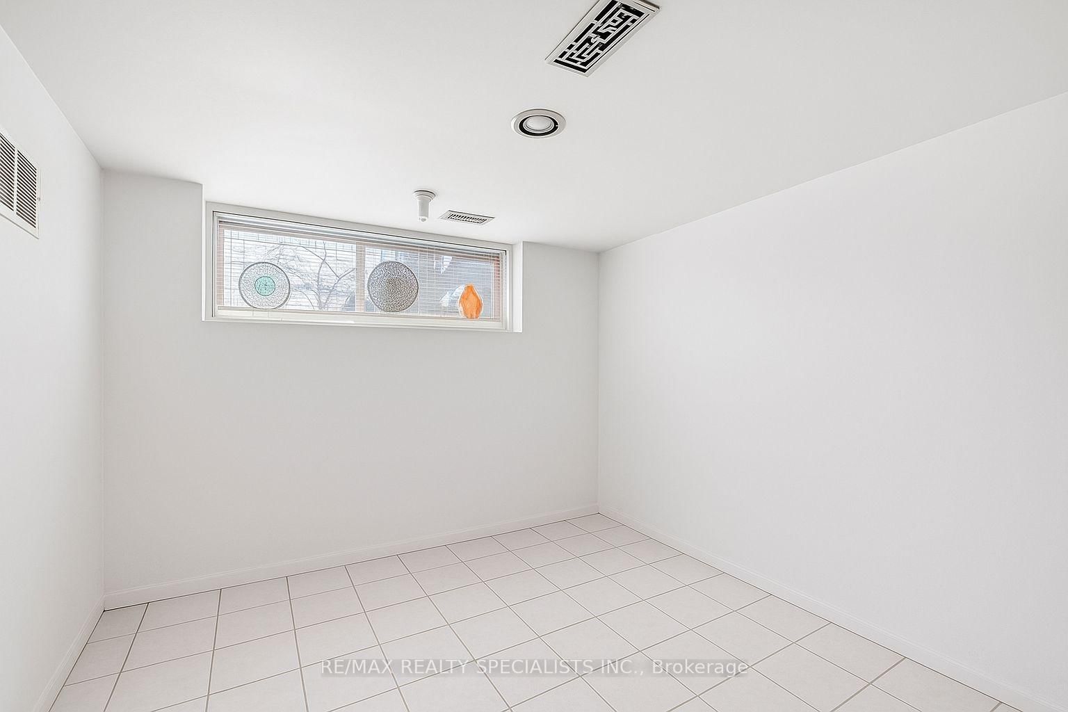 9186 Goreway Drive - Photo 35