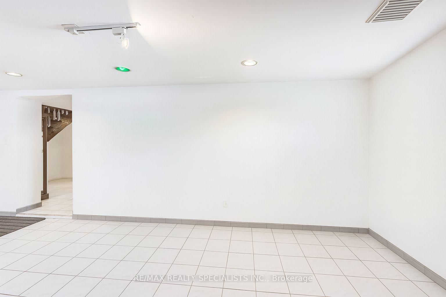 9186 Goreway Drive - Photo 36