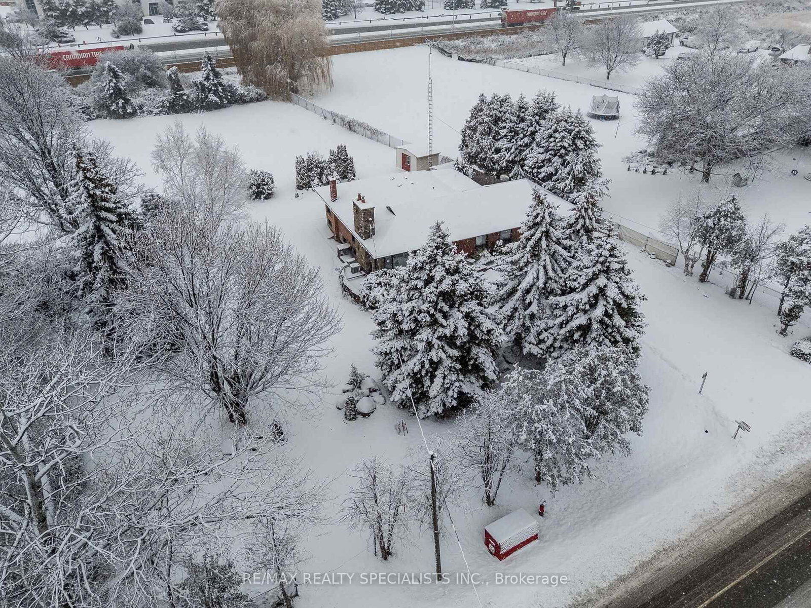 9186 Goreway Drive - Photo 41