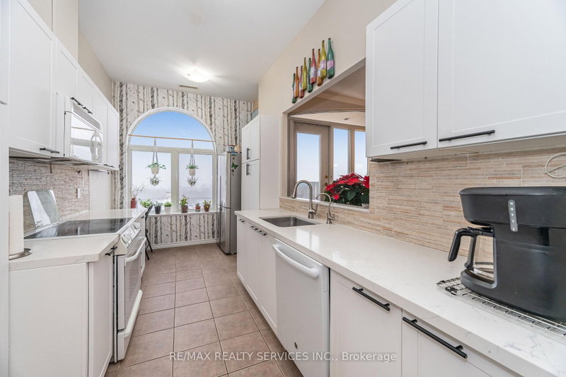 7 Dayspring Brampton,ON L6P 1C1 — Photo 17