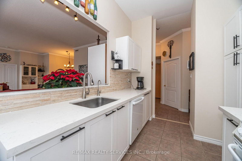 7 Dayspring Brampton,ON L6P 1C1 — Photo 19