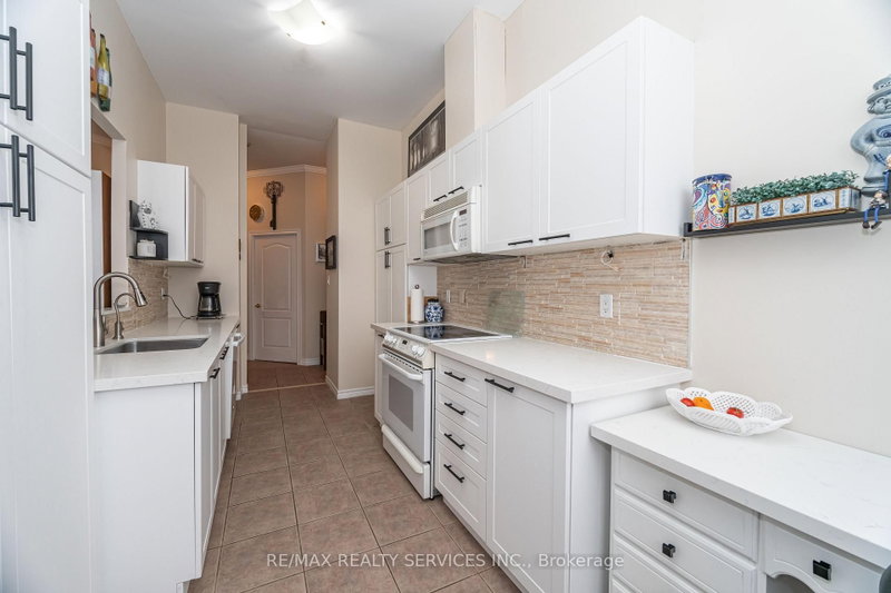 7 Dayspring Brampton,ON L6P 1C1 — Photo 21