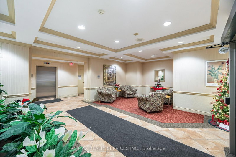 7 Dayspring Brampton,ON L6P 1C1 — Photo 4